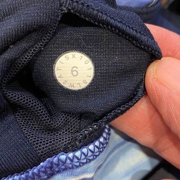 LULULEMON Time To Sweat Sport Bra in Tidal Multi Yoga Workout Athletic 6 EUC - Picture 9 of 9